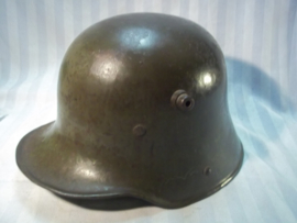 German helmet M 1916, Duitse helm model 1916 met origineel binnenwerk en verflaag
