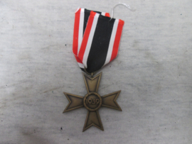 German medal with new ribbon, Duitse medaille met nieuw lint, K.V.K. Kriegs Verdienst Kreuz ohne Schwerten.