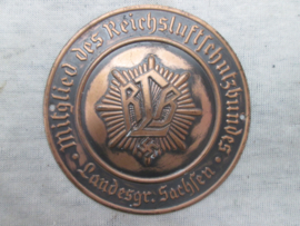 German door plaque of the civil defense, R.L.B. Reichsluftschutzbund.  Duitse deur plaat Mitglied des Reichsluftschutzbundes - Landesgruppe Sachsen.  luchtbeschermings deur plaat. diameter 7 cm.