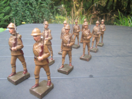 LINEOL 10 Belgium soldiers 10 cm marching. 10 belgische soldaten te voet groot model antiek. bespeelde staat