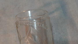 German glass marmelade used in the trenches. Duits glaasje, gebruikt in de loopgraven. jam mosterd glas met afbeelding van Duitse en Oostenrijkse soldaat, 2 gekruisde vlaggen met spreuk. zeer goede staat Einigkeit macht stark.