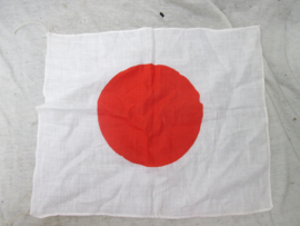 Japanese soldiers personal national flag. Japanse vlag die elke soldaat bij zich droeg aan 1 kant 2 kleine touwtjes.