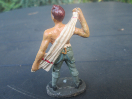 ELASTOLIN German soldier with towel, Duitse soldaat met handdoek. goede staat