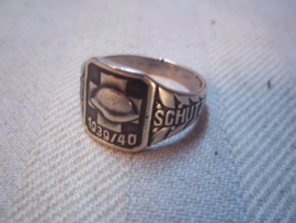 Swiss army ring. Zwitserse ring 1939-1940 GRENZ-SCHUTZ, met zilvermerken.