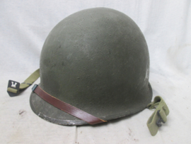 US-Army M1 helmet in MINT condition. swivel bail, front seam. Amerikaanse helm in nieuw staat. komt uit een oud Nederlands depot jaren 50 van het Korps Mariniers.