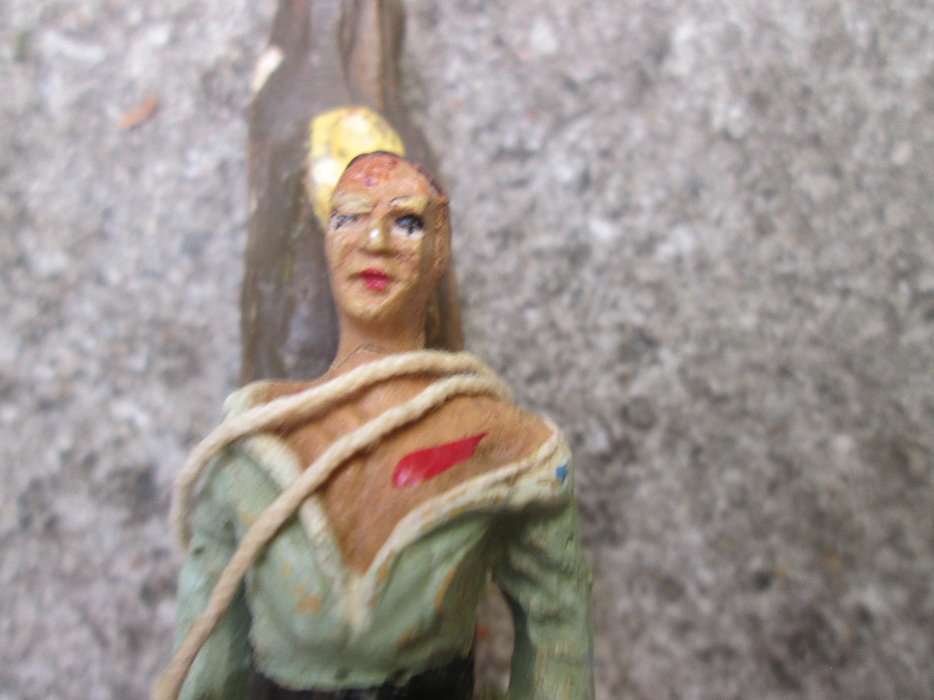 DURSO cowboy captured. Cowboy vast gebonden aan boomstam.