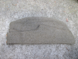 British overseas cap, nicely marked. Engelse kwartiersmuts met normale knopen en mooi gemarkeerd 1943, zeer nette staat.