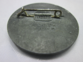 German tinnie, rally badge, Duitse tinnie, very very very never seen rare organisation HJ badge. Bannsportfest 1940 Bann Linz Land Hitler jugend Austria organisation badge. marked  F.Orth Wien. Zeer zeldzaam embleem massief stuk.