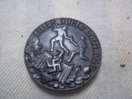 German- Austrian tinnie Sport badge,rare, Quer durch Wien 1941, with maker Friedrich Orth - Wien. Duits Oostenrijkse tinnie van de sportbond, zeldzaam, zware  kwaliteit