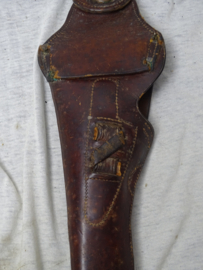 US Army M-1916 holster for the M-1911 Colt .45 pistol. Modified to cavalery holster marked and dated 1912. US holster cavallerie model met datum 1912 officieel verlengd model voor de M-1911 .45 Colt, zeldzaam stuk.