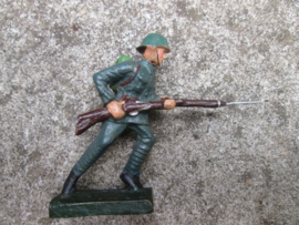 DURSO Dutch soldier attacking, Nederlandse soldaat in de aanval, zeer goede staat,