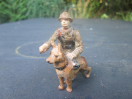 ELASTOLIN Belgium soldier with dog. Belgische soldaat met hond. leuk item.