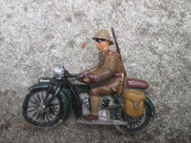 Unmarked belgium soldier on motor. Belgische motorrijder.