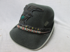 Italiaanse hoed, Alpine jager met embleem, rangaanduiding aan de zijkant. etiket met maker binnenkant.