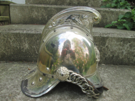 British Merry Weather fire brigade officers helmet from the fire Brigade association. Engelse officiers brandweerhelm met herinneringsembleem van de Fire Brigade association geemailleerd. TOP stuk