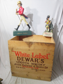 Houten kratje voor White Label DEWAR'S scotch whisky, zeer decoratief.