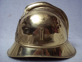 French fire helmet 1890, complete with innerliner. Franse brandweerhelm met binnenwerk en kinriem, grote maat. mooie complete helm welke je met binnenwerk nog maar weinig ziet.