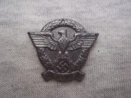Duits winterhulp speldje me tpolitie embleem.