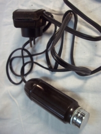 Electric shaver, first model made by Philips. Bakelieten scheerapparaat compleet met stekker. gemaakt door Philips Eindhoven