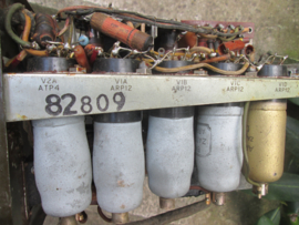 British wireless set 38 Mk2. used by paratroopers. found in an attich nearby Nijmegen. Engelse para set niet compleet, gebruikte staat zo gevonden in schuur bij Nijmegen, leuk item.