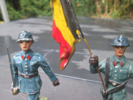 DURSO 2 Belgium soldiers or police man. 2 Belgische soldaten in blauw uniform met vlag en officier vermoedelijk Rijkswacht.