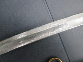 Danish naval sword 1840-1849. Deens Marine sabel officier zo rond 1900 vuurverguld met sabelkwast. gedragen staat mooi geetst met maker uit Kopenhagen.