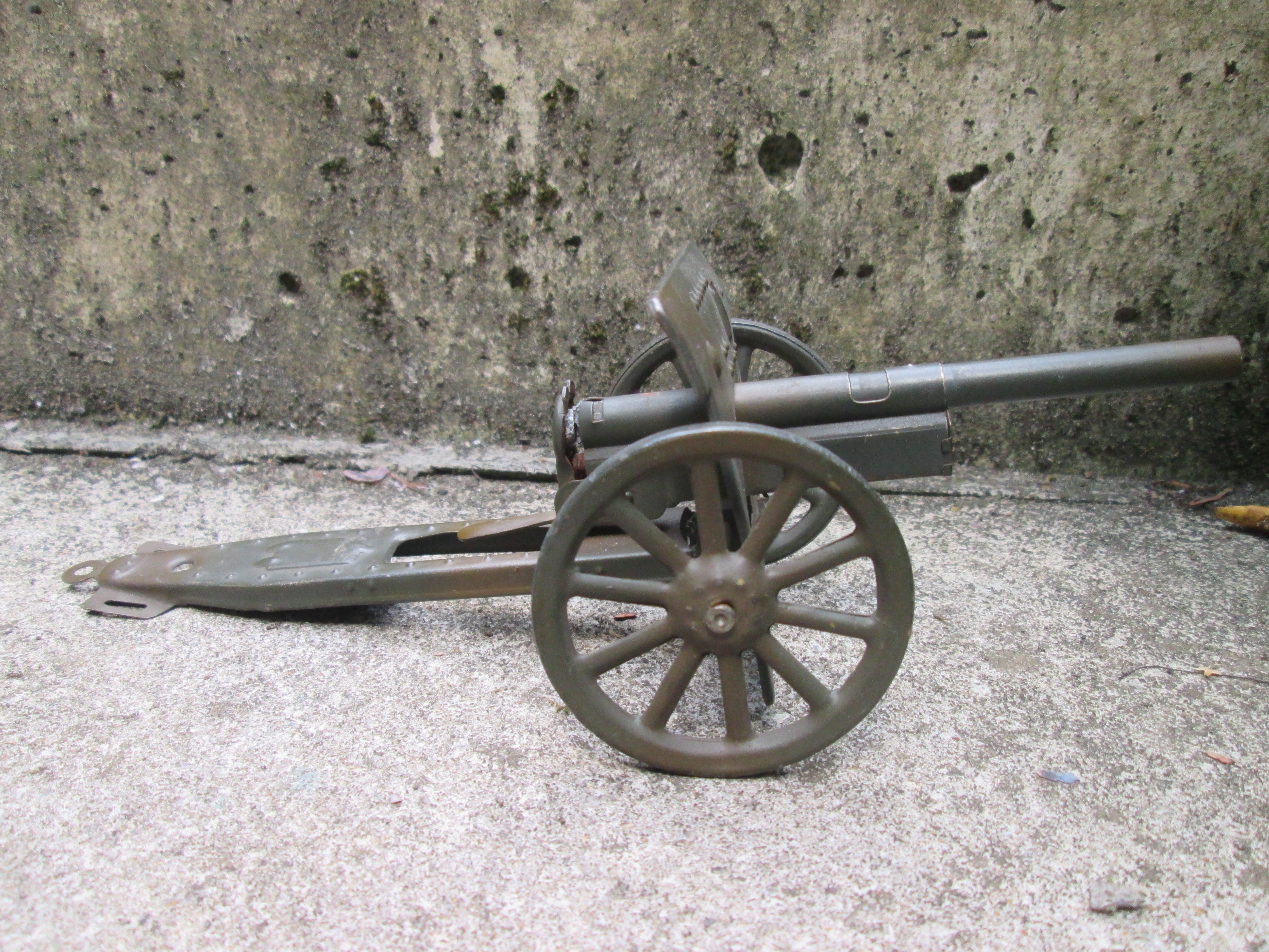 Tin toy canon. Blikken speelgoed kanon niet gemerkt. werkend.