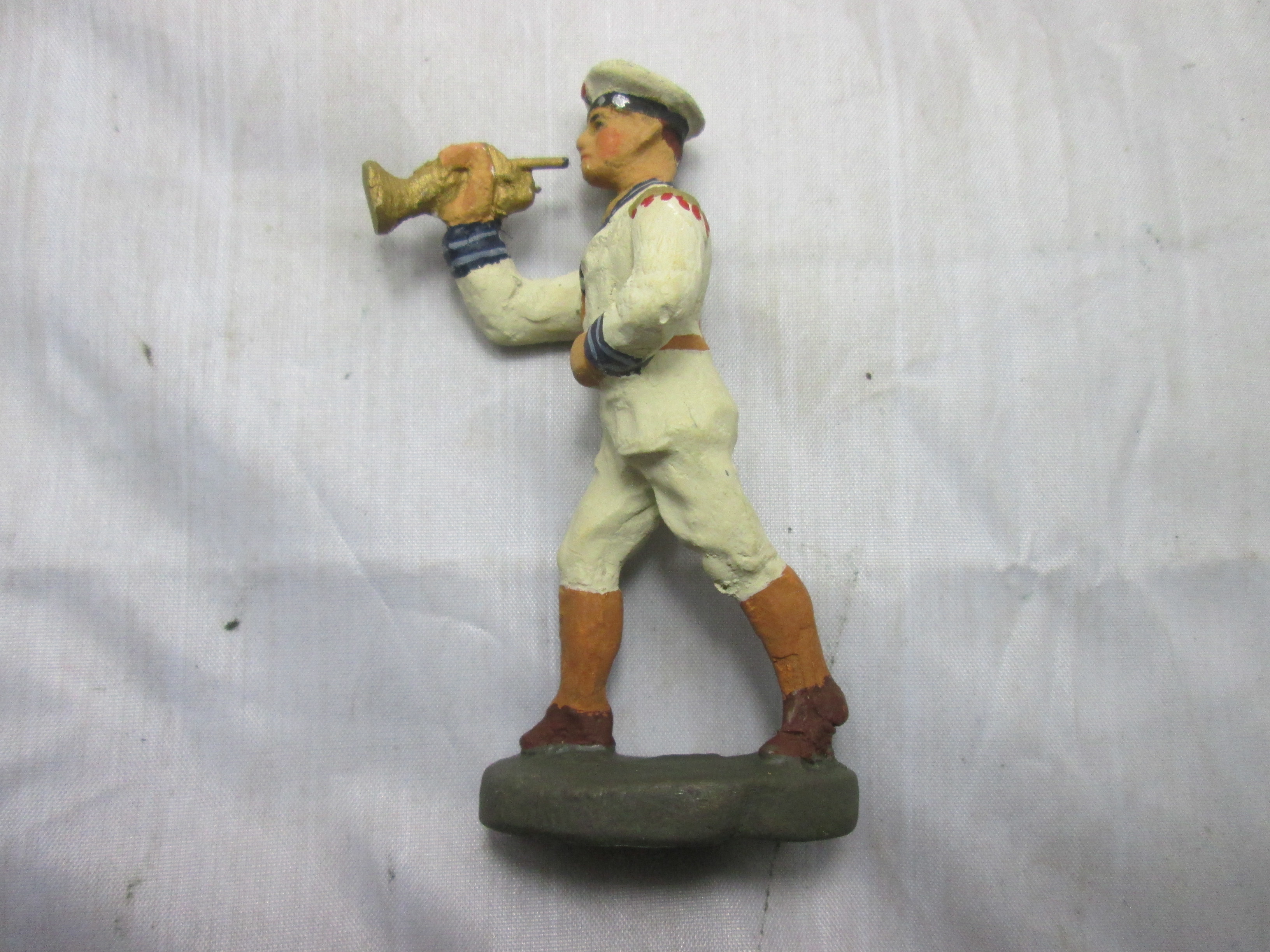 German toy soldier Navy. Duits speelgoed soldaatje Elastolin Kriegsmarine muziekkorps trompet.