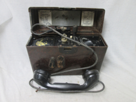 German fieldtelephone m-33, nicely marked and complete. Duitse veldtelefoon Feldfernsprecher 1933, compleet en mooi gemarkeerd TOP stuk.