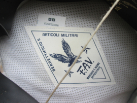 Italian army officers cap. Italiaanse officiers pet militair, met goudgeborduurd embleem zeer bijzonder stuk.