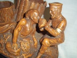 Terracotta statue , A german Red cross soldier and a French soldier. Terracotta beeld, Duitse Rode Kruis soldaat helpt een Franse koloniaal soldaat Zouaaf, beeld is genummerd.