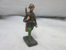 DURSO toy soldier Dutch marines soldier known as black devils. Speelgoed soldaatje Nederlandse marinier 1935-1940 zwart uniform groene broek en helm bekend als de zwarte duivels. ZELZAAM type.