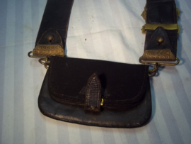 British full dress Royal Artillery shoulder belt pouch nice embroidered. Engelse giberne Royal Artillery  met riem perfekte staat.