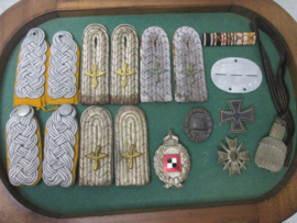 German Pilot- Observer items 1 person. Duitse items Flieger- Beobachter WO1 schouderstukken, medailles documenten zeer bijzonder lot nog nooit in de handel geweest ZELDZAAM.