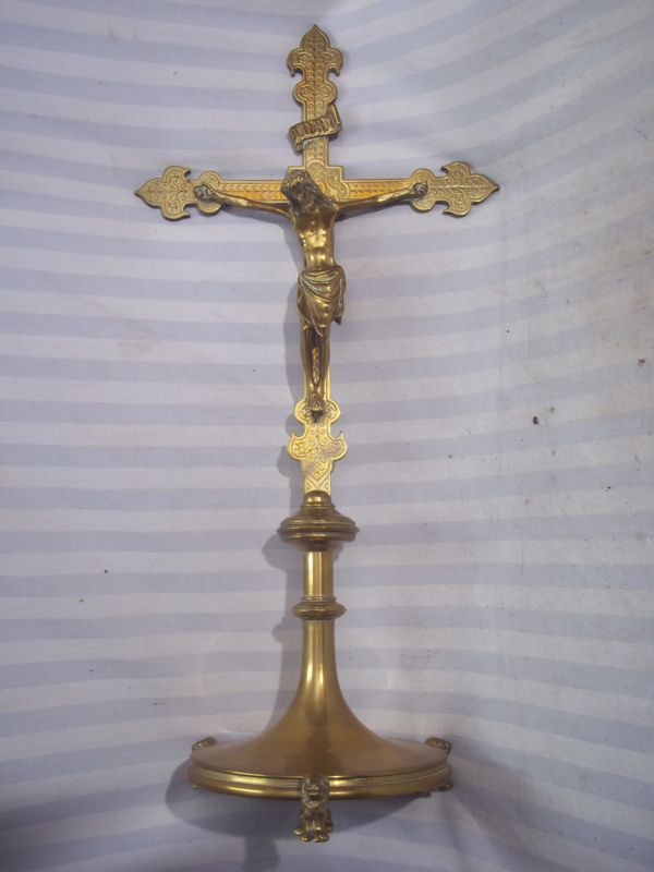 Bronse crucifix. Bronzen kruisbeeld uit kapel of kerk, zo rond 1910- 1930. mooi gemaakt en gedetailleerd. hoogte 58 cm. breed 28 cm.