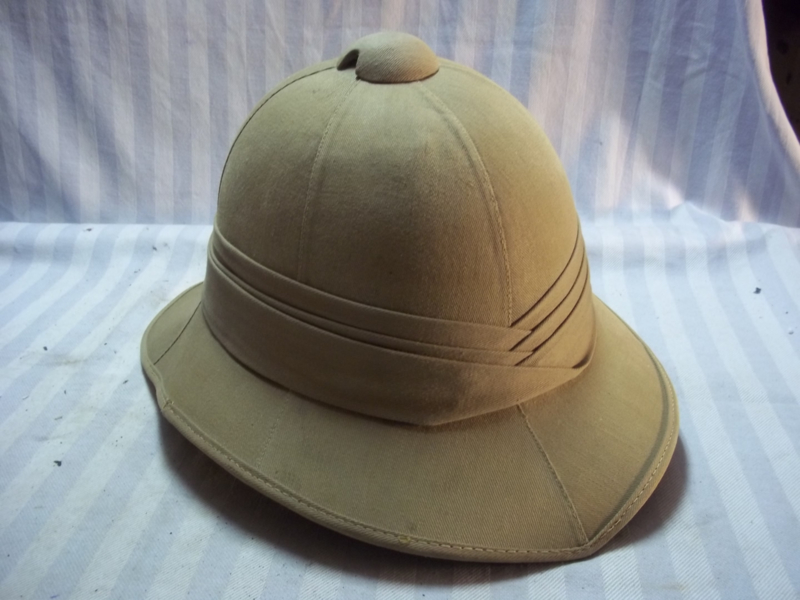 British pith helmet nicely marked in a very good shape. 1941. Engelse ...