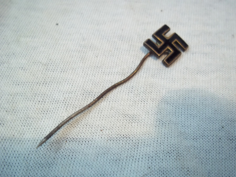 German member pin enameled swastika nicely marked M4 - RzM Duits