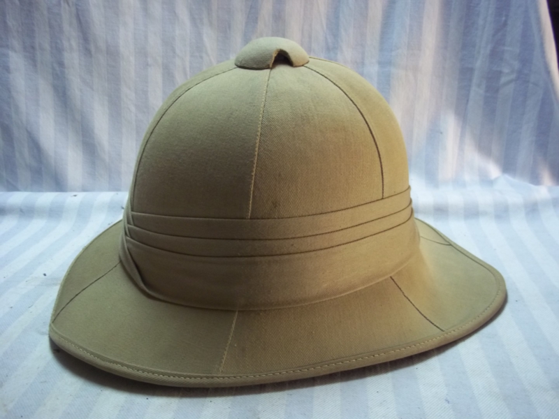 British pith helmet nicely marked in a very good shape. 1941. Engelse ...