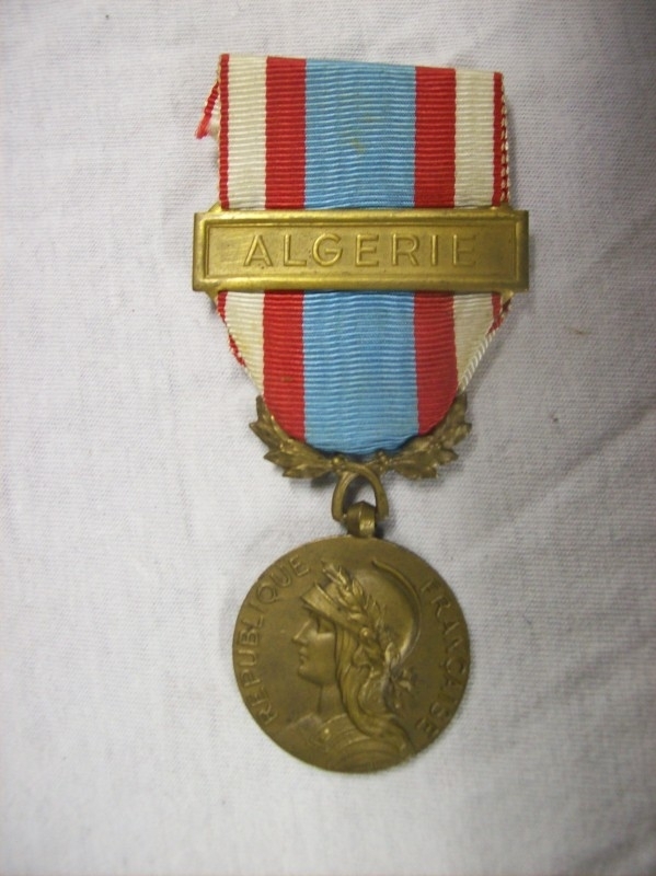 French medal Medaille commemorative  d. Afrique du nord, with medalbar ALGERIE. Franse medaille