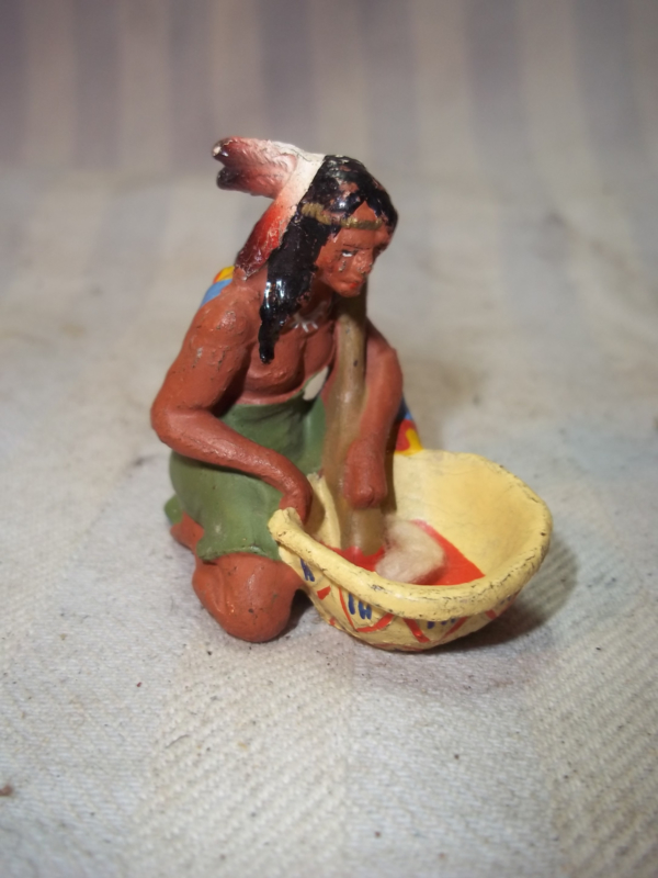 Elastolin, durso, lineol indaanse vrouw met schotel goede staat