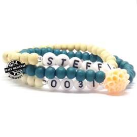 Naamarmband, telefoonnummer armband en bloem armband (3 armbanden)  Houten kralen. Kies zelf je kleuren