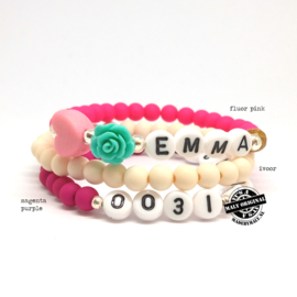 Naamarmband met bloem en hart, telefoonnummer armband en uni armband. Kies zelf je kleuren