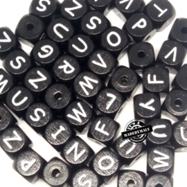 houten vierkante zwarte alfabetkralen 10x10mm, per stuk, prachtige kwaliteit