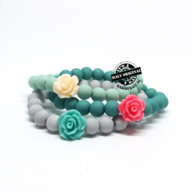 Armband  met bloem mix and match (kies zelf je kleuren)