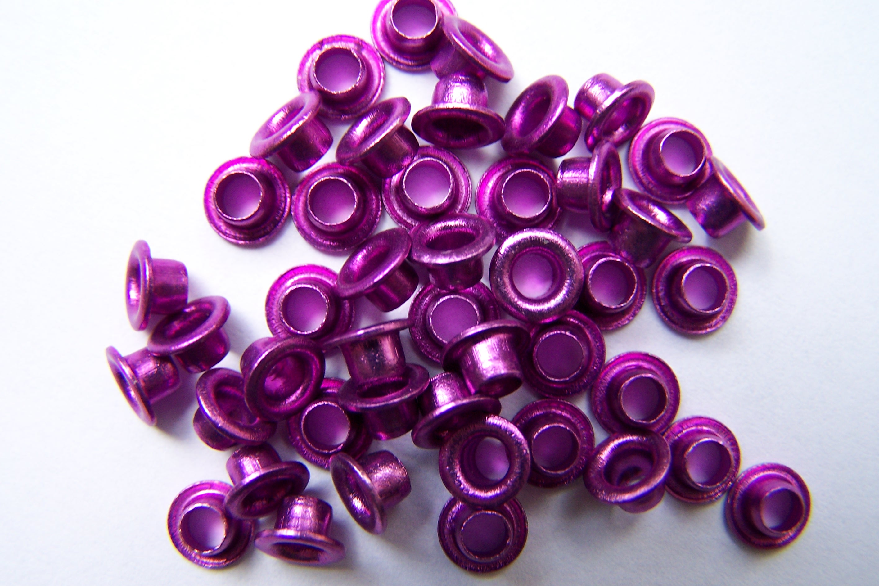 10 ronde eyelets metalic paars