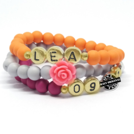 Armbandenset met  telefoonnummer armband, naam armband  en bloem armbanden  (3 armbanden)  Kies zelf je kleuren