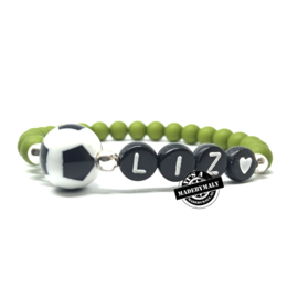 Naam armband (of voetbalclub armband) met voetbal en hart.  (1 armband)  Kies zelf je kleur