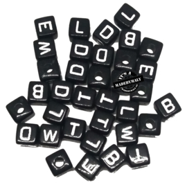 vierkante alfabetkralen en cijferkralen zwart, 6x6mm per stuk