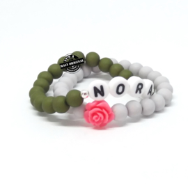 Naam armband en bloem armbandenset voor kinderen en volwassenen(2 armbanden)  Kies zelf je kleuren