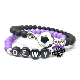 Naamarmband en voetbalarmband met hartje (2 armbanden) kies zelf je kleur